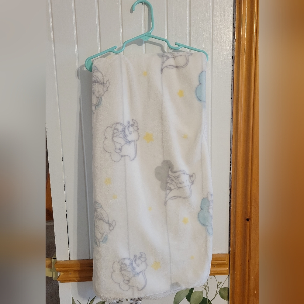 5/$15 Disney Dumbo Sherpa Blanket